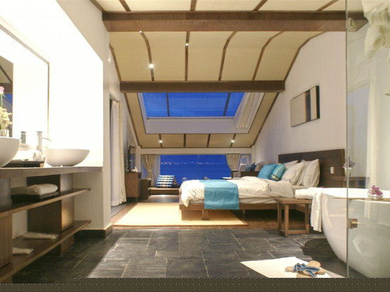 至尊蜜月海景大床房