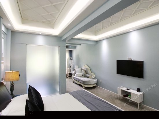 鵉尾花豪华大床房