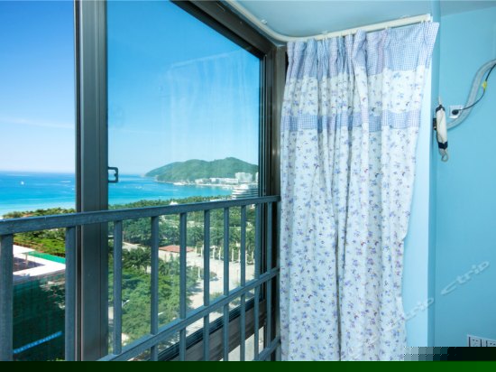 豪华高层海景三卧室一厅套房1302