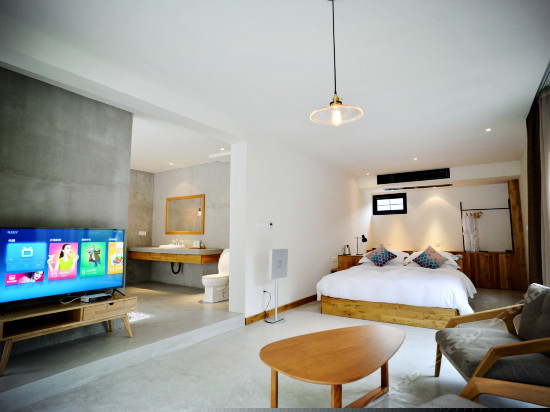 花园汤池情侣房