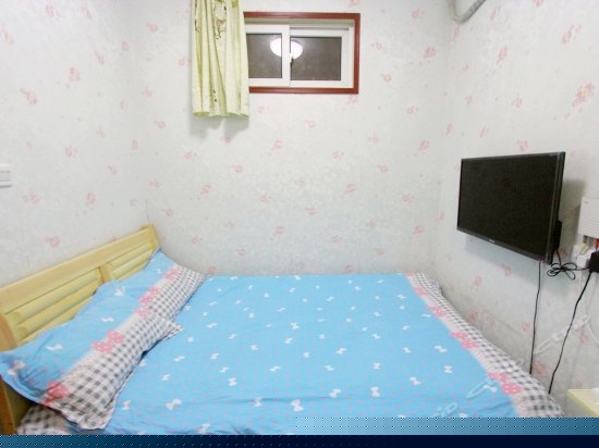 温馨情侣房(廊窗)(无窗)