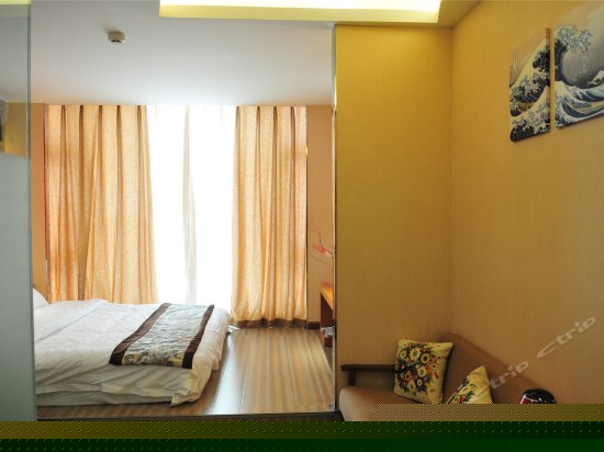 小榻榻米海景大床房