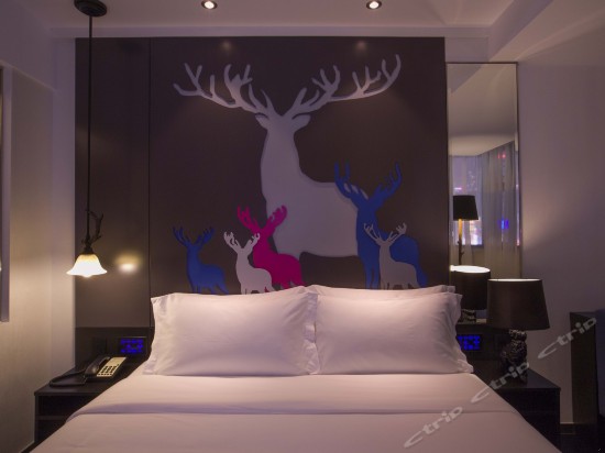 森林狂欢豪华大床房