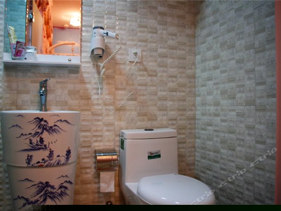 时尚蜜月圆床房