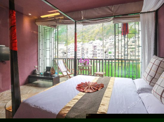 阳台河景大床房A