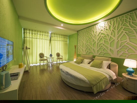 绿野仙踪圆床房