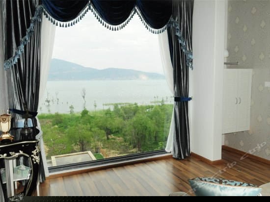 翡冷翠海景大床房