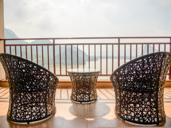 顶级湖景大床房