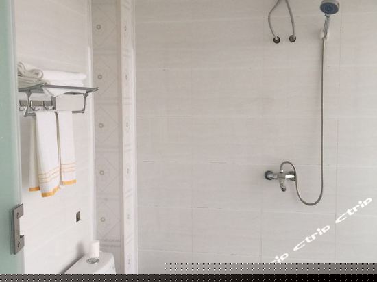 豪华双人大床房