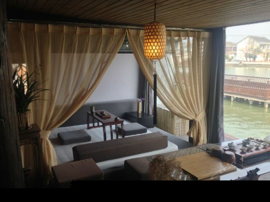 伊人小筑（临湖套间）