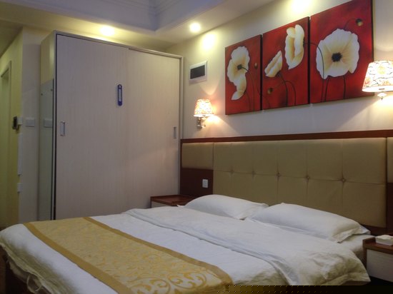 豪华情侣大床房