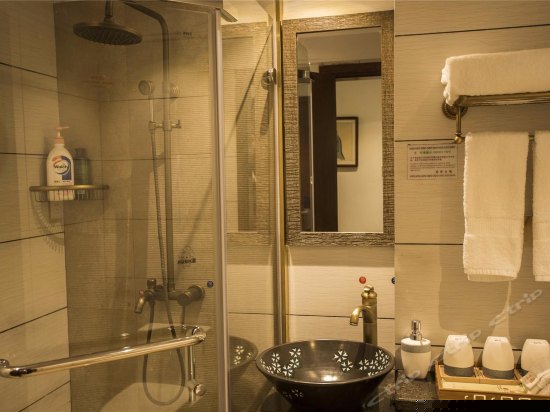 涵碧园景家庭房