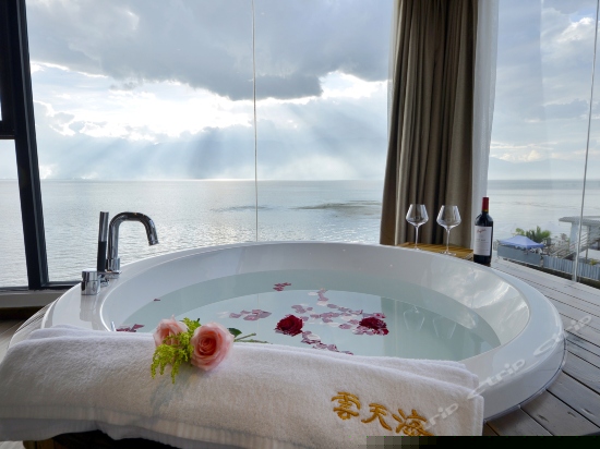 三楼豪华复式海景套房