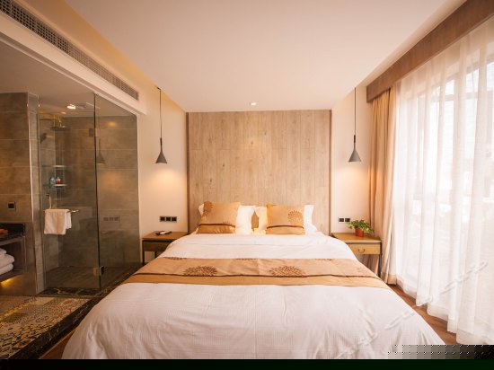 豪华落地景观大床房（106/210）