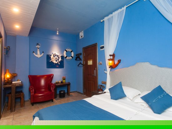 蔚蓝实光大床房