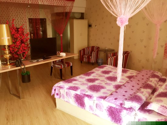 浴缸温情主题房