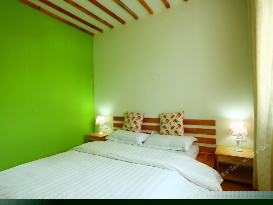 榻榻米阳光大床房