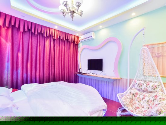 情侣主题圆床房