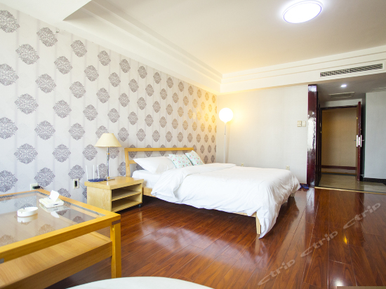 尊贵豪华大床房