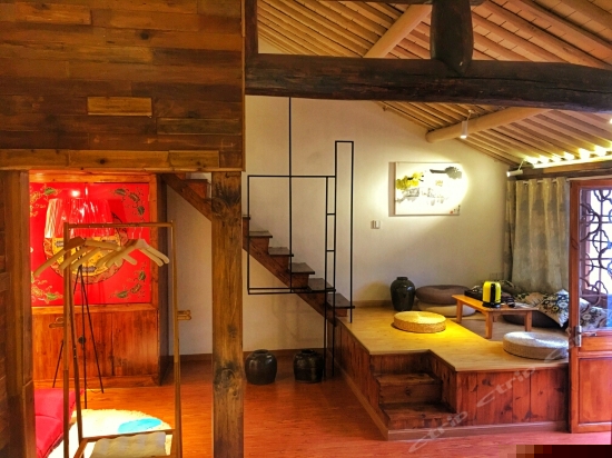 阳台复式家庭房