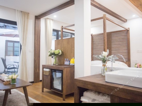 令仪私享庭院房