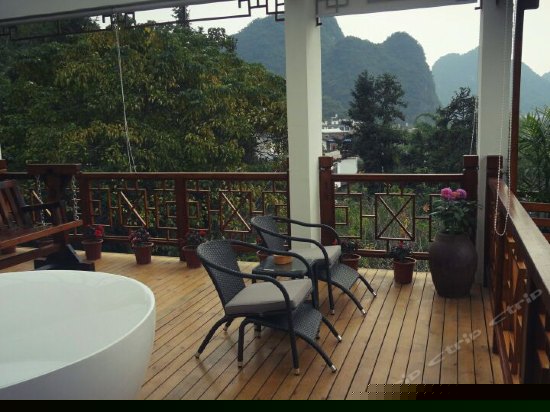 豪华阳光庭院观景大床房