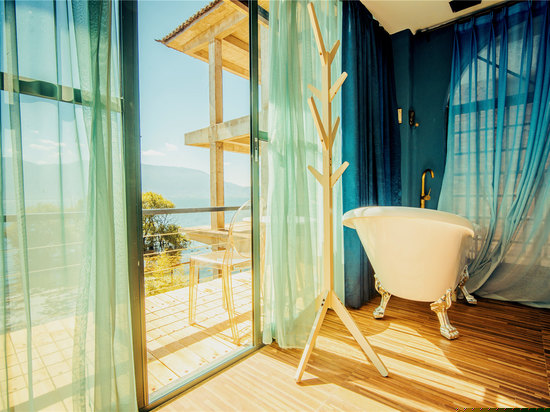 独立阳台浴缸海景房