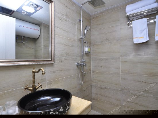 现代风格大圆床房