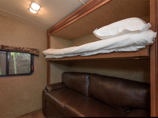 豪华连通家庭庭院