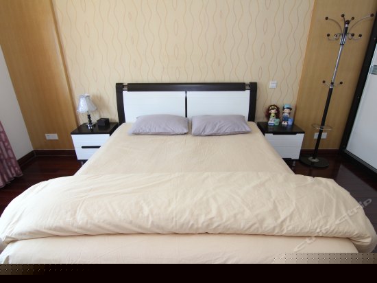 豪华实木大床房