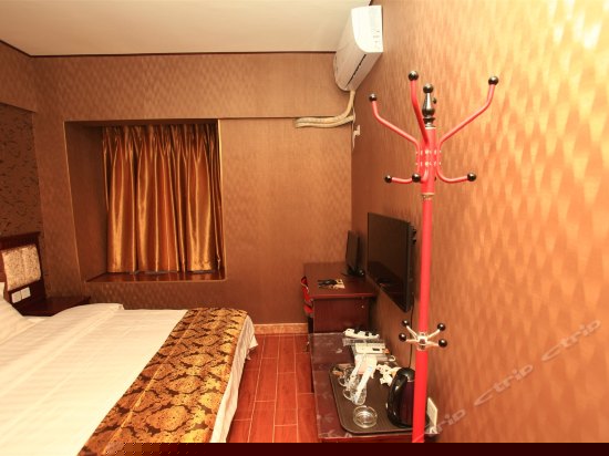 豪华电脑大床房