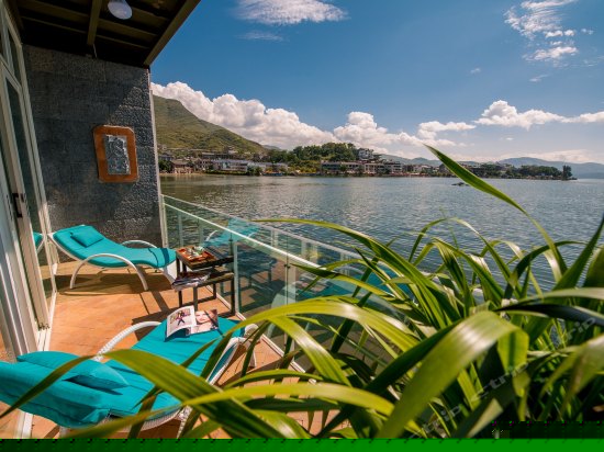 正面270°临水阳台海景大床房（观苍洱）