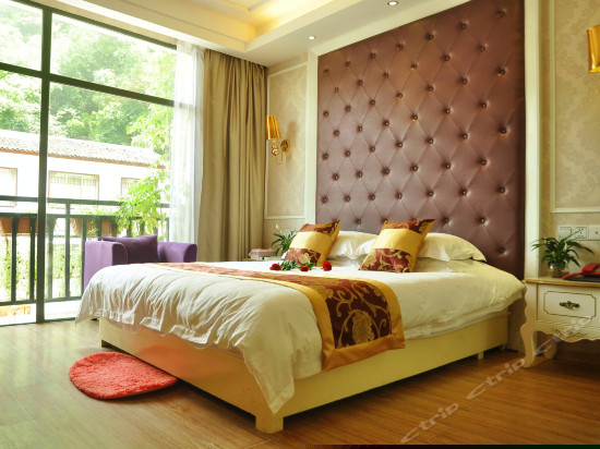 豪华大床房