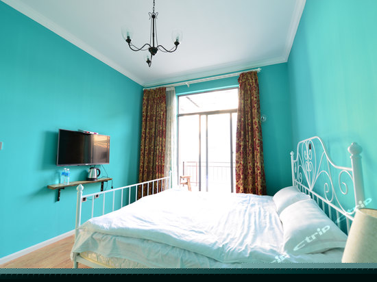 独卫浴缸观景阳台大床房