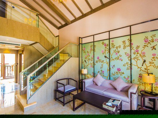 豪华山景阁楼套房