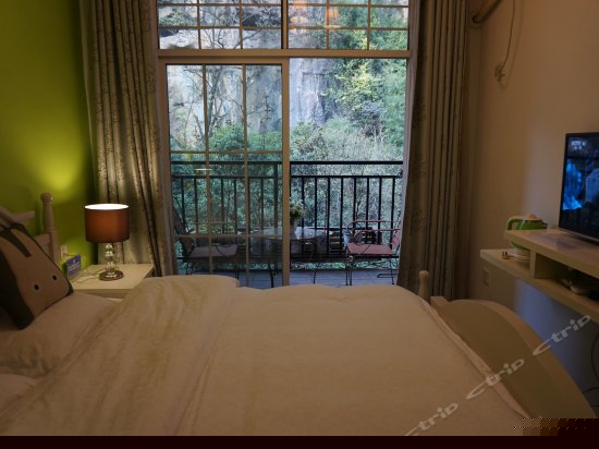 山景阳台大床房