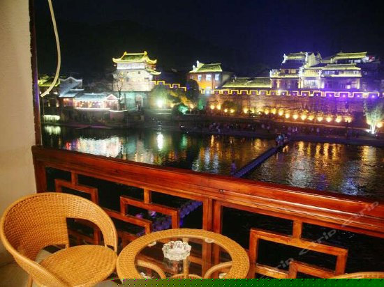 临江阳台大床房