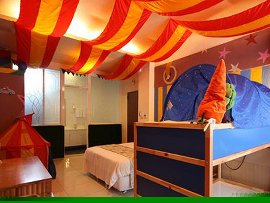 欢乐马戏团亲子主题三人房