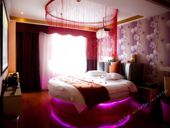 影院圆床豪华情侣房