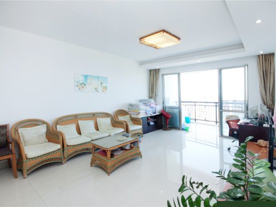 豪华高层海景三卧室一厅套房1302