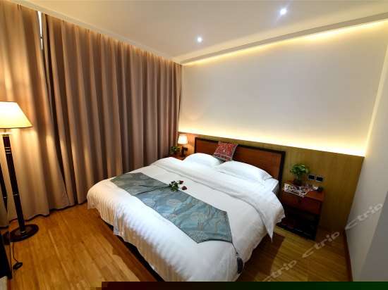 浪漫浴缸大床房