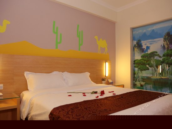 豪华时尚大床房