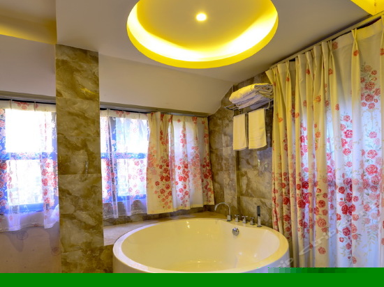 花园江景露台蜜月大床房