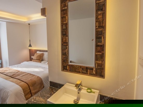 落地飘窗景观房（208）