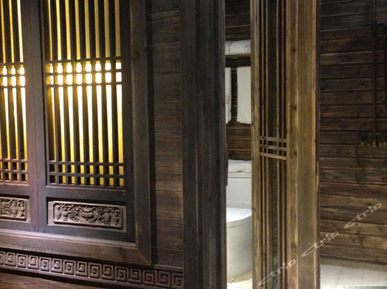 西楼三层西豪华景观月光套房