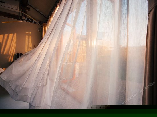 后现代独立温泉房