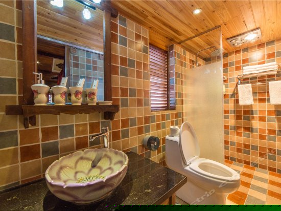 豪华蜜月大床房