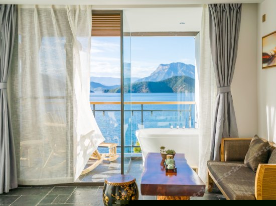 且曼270度湖景大床房