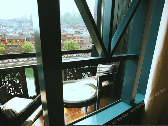 蒂凡尼早餐（江景阳台大床房）