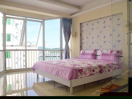 落地窗海景大床房